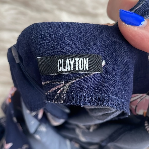 Dress - Picture 7 of 7